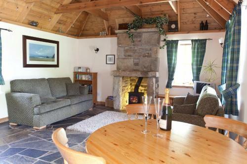 Tigh Phadraig At Marys Thatched Cottages
