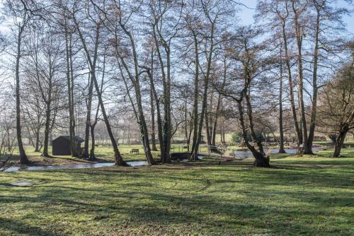 Apartamento 17th-century One Bed Studio With Parking & Garden!