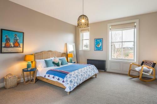 Emley Chateau Sleeps 17 With Wifi