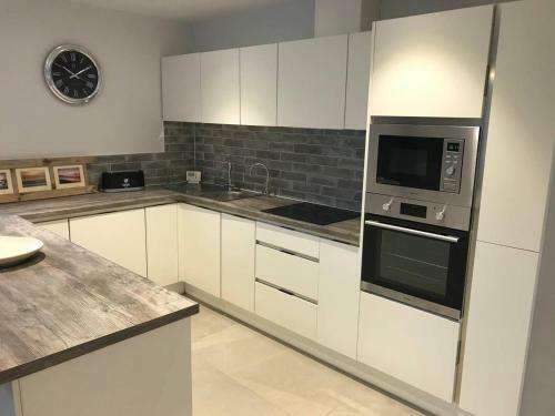 High Specification Coach House, Ebford.