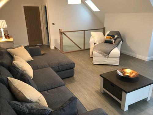 High Specification Coach House, Ebford.