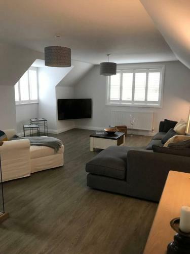 High Specification Coach House, Ebford.