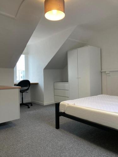 4-bed House In Exeter 30 Mins Drive To The Beach