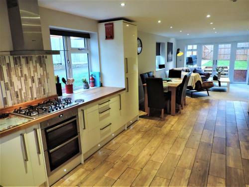 3 Bed Farnborough Air Accommodation