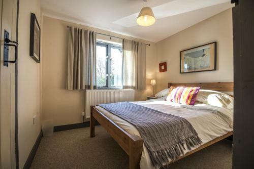 Rock Cottage - 3 Bedroom Holiday Home - Fishguard