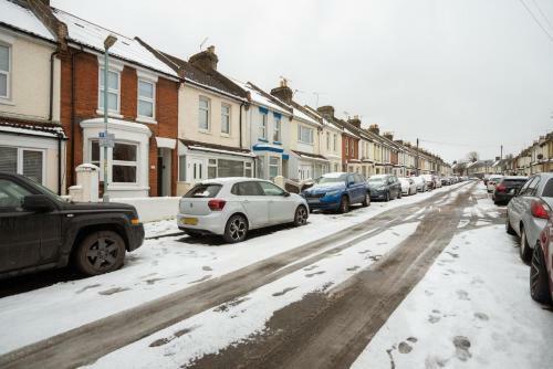 New Spacious 2bd House With Garden Gillingham Kent