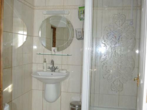 1-bed Cottage On Coastal Pathway In South Wales