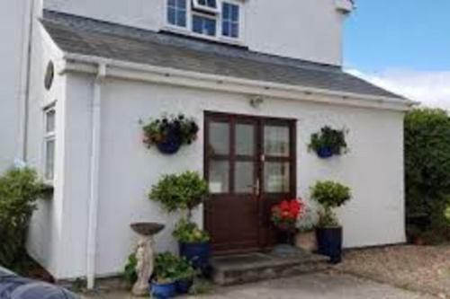1-bed Cottage On Coastal Pathway In South Wales