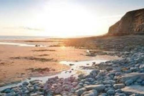 1-bed Cottage On Coastal Pathway In South Wales