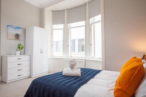 Bright 2 Bedroom Apartment In Central Location