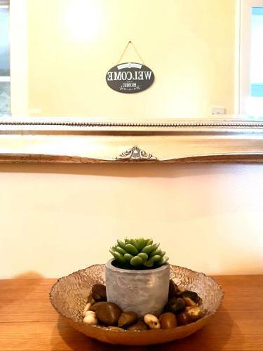 Apartamento Airy, Studio In The Heart Of West End
