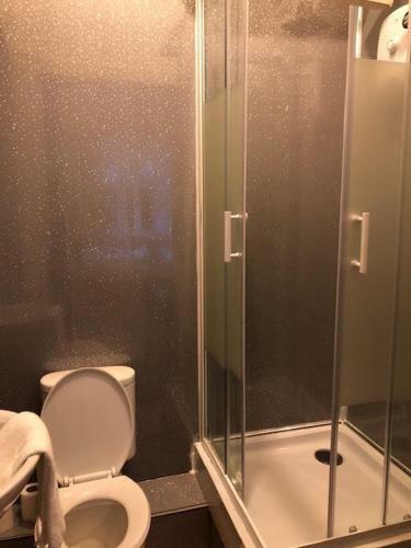 Bed & Breakfast Renfrew Rooms At City Centre
