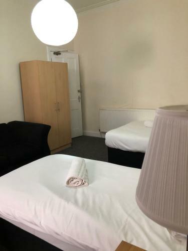 Bed & Breakfast Renfrew Rooms At City Centre