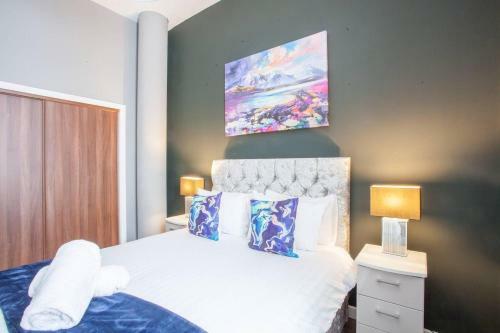 Merchant City: Stunning 2 Bed Apartment - Sleeps 6
