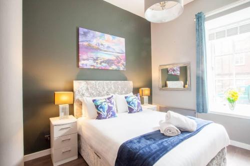 Merchant City: Stunning 2 Bed Apartment - Sleeps 6