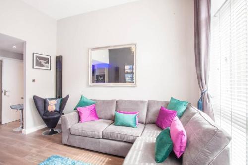 Merchant City: Stunning 2 Bed Apartment - Sleeps 6