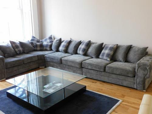 Apartamento West End - 3 Bedroom, Main Door Flat With Parking