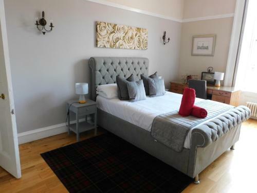 Apartamento West End - 3 Bedroom, Main Door Flat With Parking