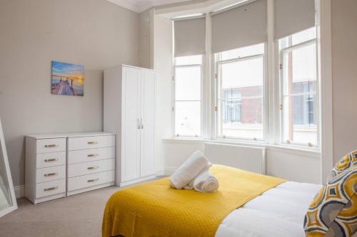 Bright 3 Bedroom Apartment In City Centre