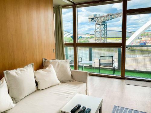 Secc Hydro Luxury Waterfront Apartment