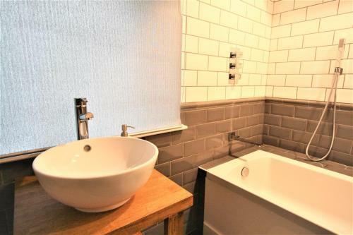 Brunswick Square Apartments By Roomsbooked