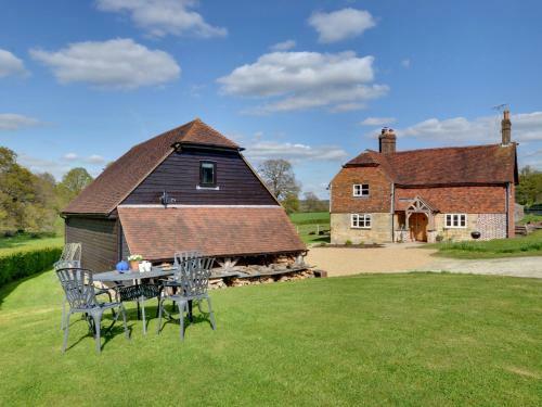 Tranquil Holiday Home In Groombridge Kent With Balcony