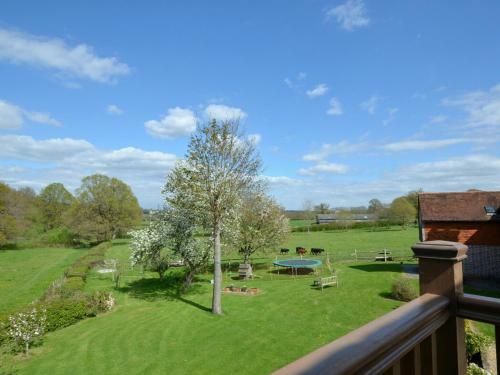 Tranquil Holiday Home In Groombridge Kent With Balcony