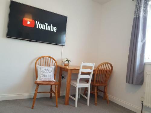 Ladysmith House - 4 Bedrooms - Full House