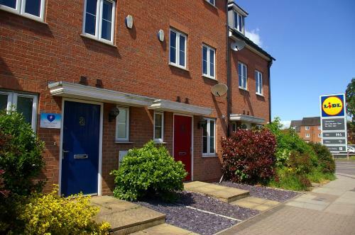 Ladysmith House - 4 Bedrooms - Full House