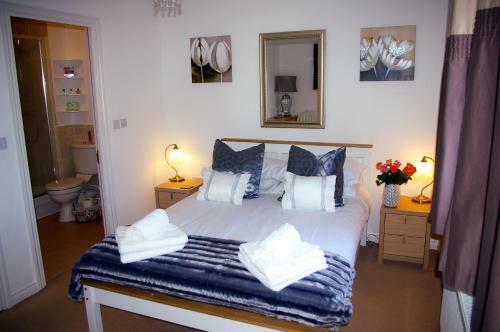 Ladysmith House - 4 Bedrooms - Full House