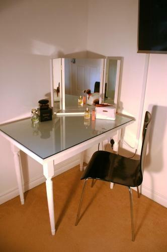 Ladysmith House - 4 Bedrooms - Full House