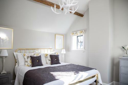 The Cottage And The Nook
