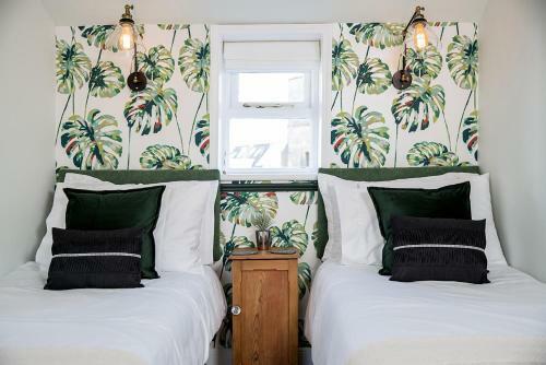 The Cottage And The Nook