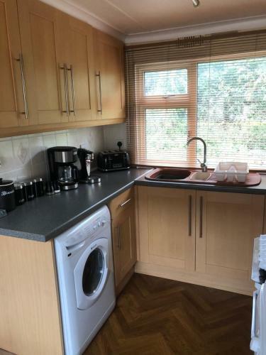 Charming 1-bed Chalet In Cheltenham