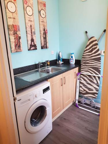 Caspian House (4 Bedrooms)