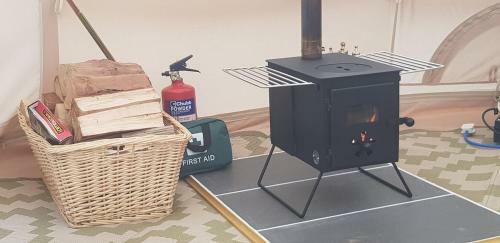 B&B Glamping Bell Tents At The Ring Pub