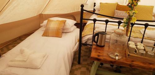 B&B Glamping Bell Tents At The Ring Pub