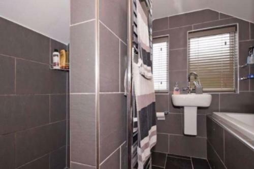 Charming 3-bed House In Harrogate With Hot Tub