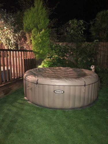 Charming 3-bed House In Harrogate With Hot Tub