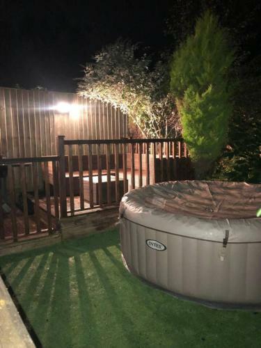 Charming 3-bed House In Harrogate With Hot Tub