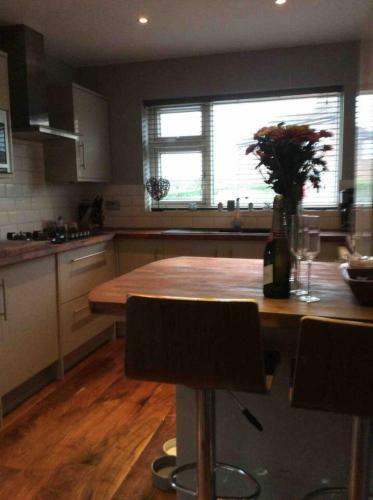 Charming 3-bed House In Harrogate With Hot Tub
