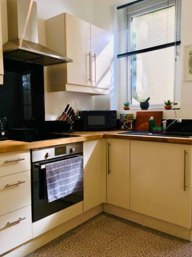 Spacious Apartment In The Heart Of St Leonards