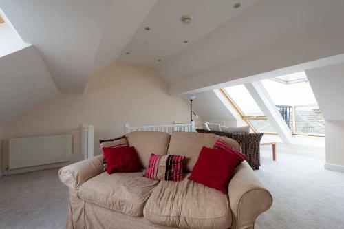 Lighthouse View 2 Bed Duplex Penthouse Apartment
