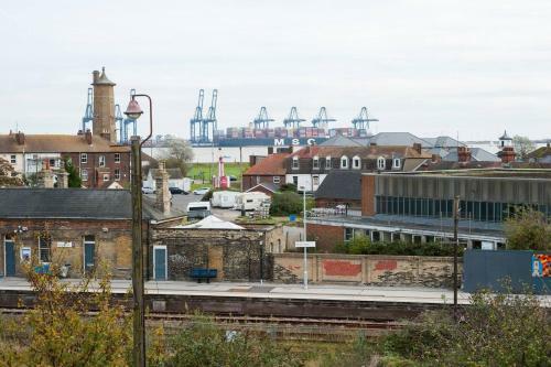 Lighthouse View 2 Bed Duplex Penthouse Apartment