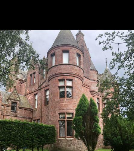 Specious Duchess Apartment