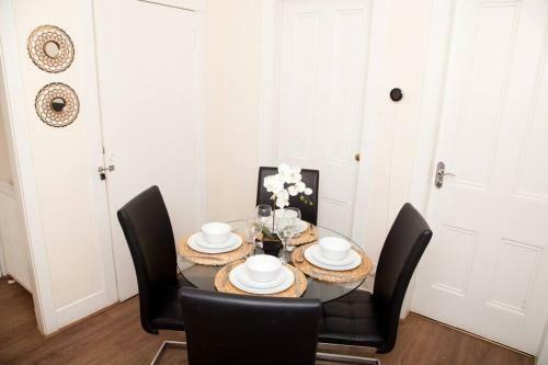 Snug - Logie Baird Apartment