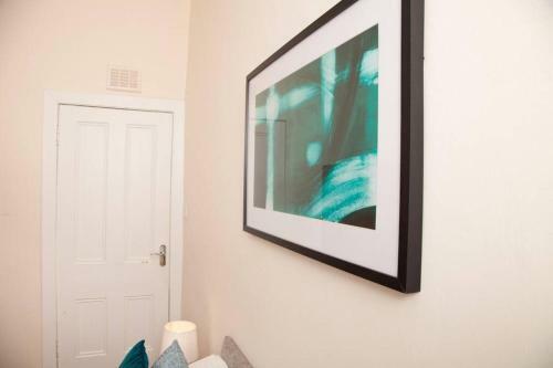 Snug - Logie Baird Apartment