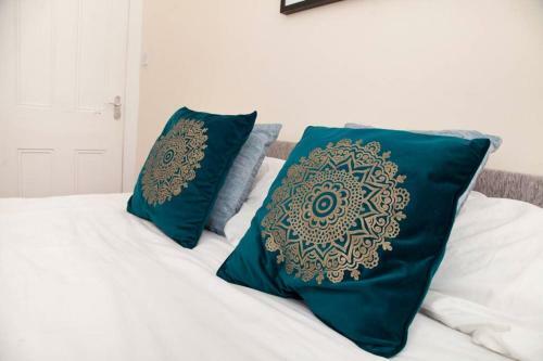 Snug - Logie Baird Apartment