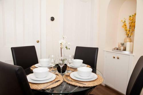 Snug - Logie Baird Apartment