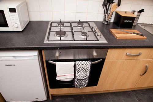 Snug - Logie Baird Apartment